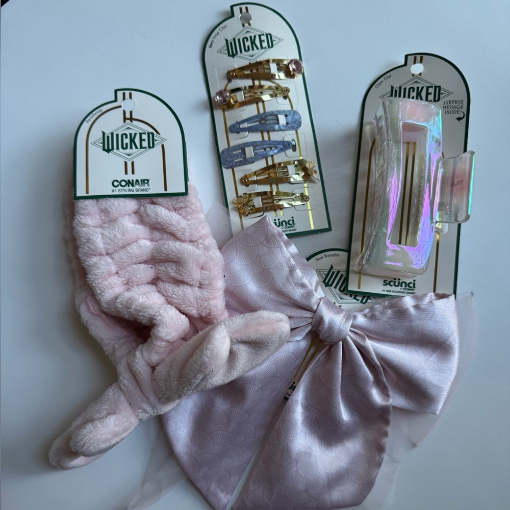 WICKED HAIR BUNDLE NWT